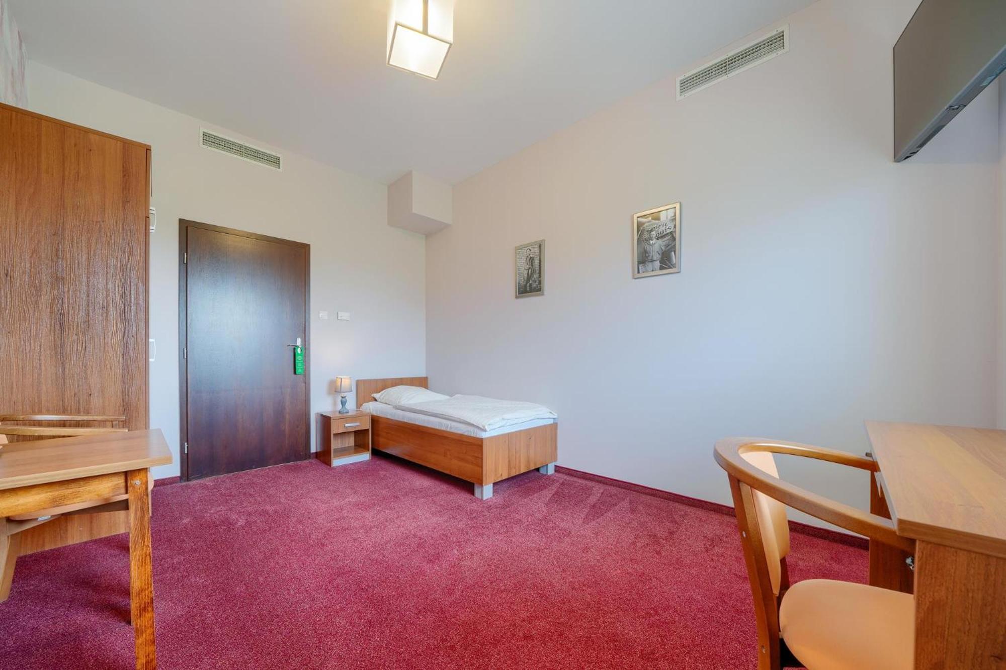 Hotel Aviator Kamien Slaski Ngoại thất bức ảnh