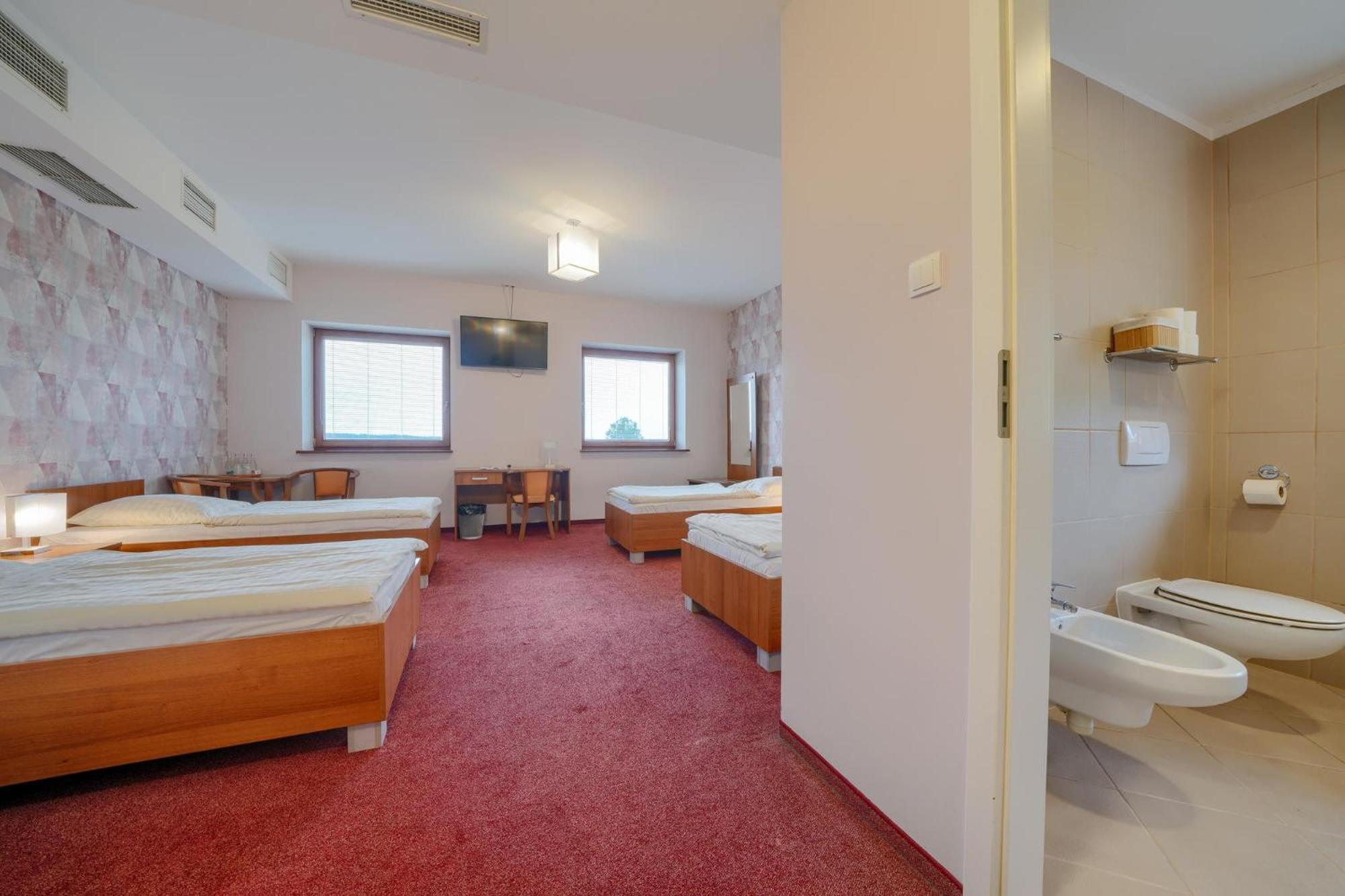 Hotel Aviator Kamien Slaski Ngoại thất bức ảnh